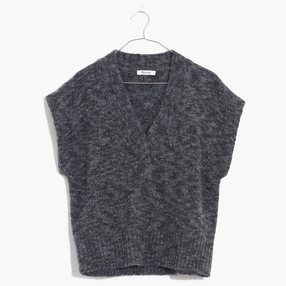 Madewell Cropped Sweater Vest in Dark Grey - size small